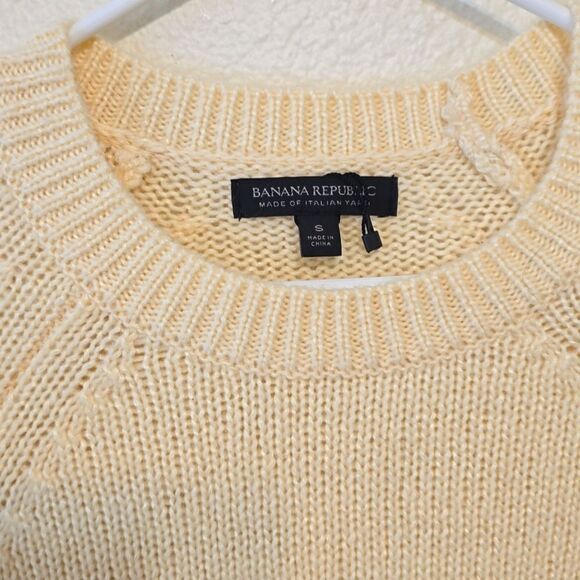 Banana Republic wool blend cream color sweater size small. - Picture 2 of 9